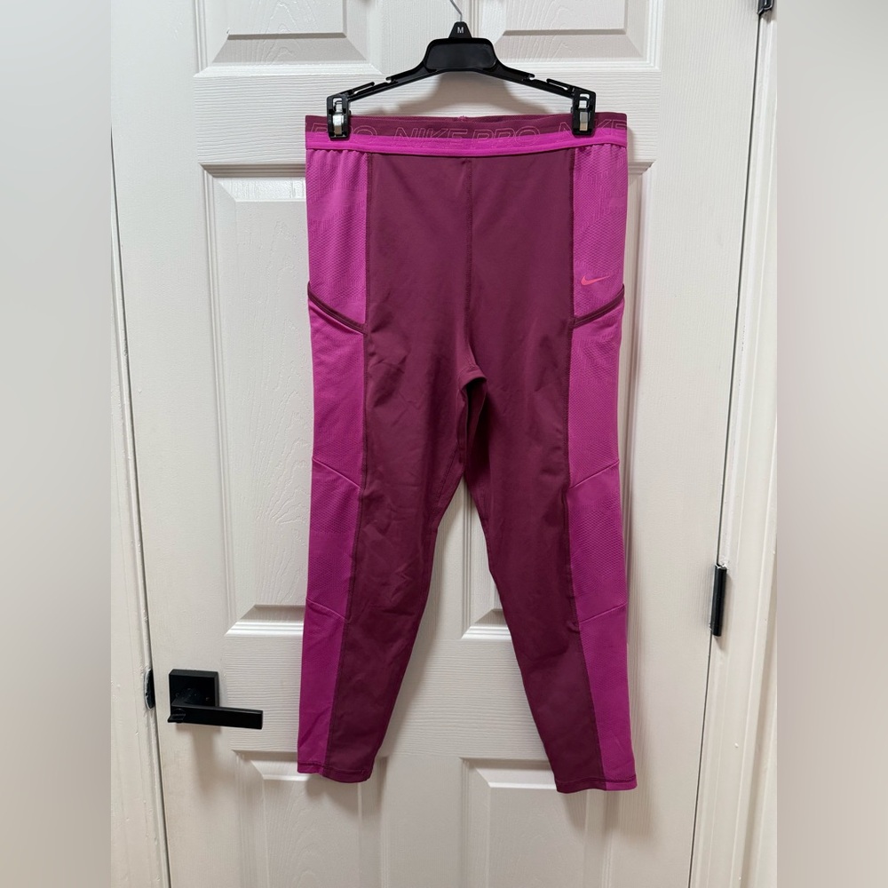 Nike Pro Women’s Training Tight Fit/High Rise 7/8 length